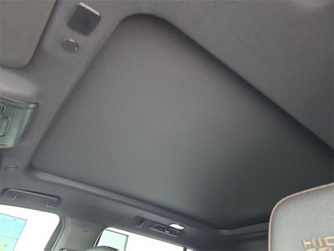 Certified 2023 Chevrolet Tahoe High Country w/ Premium Package 2 image 20