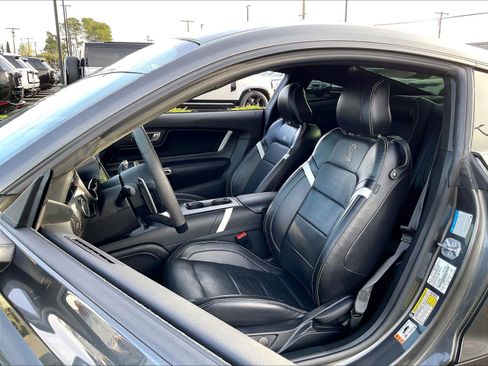 Used 2020 Ford Mustang Shelby GT500 w/ Technology Package image 27