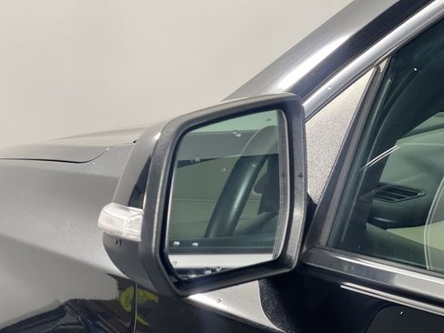 Used 2023 Chevrolet Traverse LT image 10