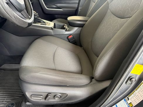 Used 2022 Toyota RAV4 XLE AWD/4WD image 4