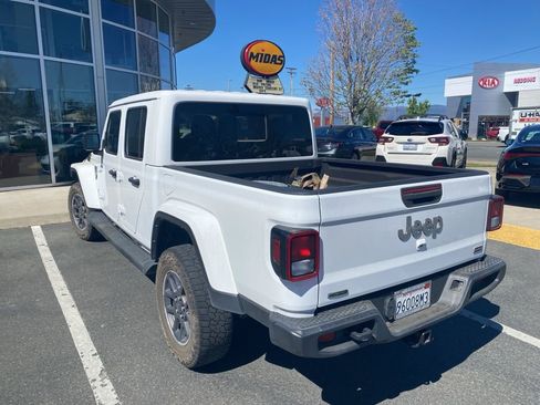 Used 2022 Jeep Gladiator Overland w/ Popular Equipment Package image 3