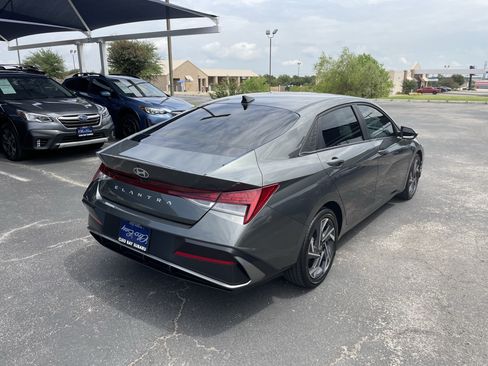 Used 2025 Hyundai Elantra SEL w/ Cargo Package FWD image 7