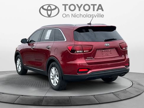 Used 2020 Kia Sorento LX w/ LX I4 Convenience Package image 4