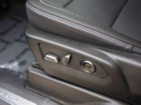 Used 2025 GMC Yukon XL Denali w/ Denali Reserve Package image 11