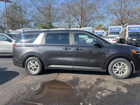 Used 2024 Kia Carnival LX image 6