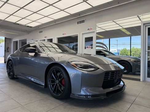 Used 2023 Nissan Z w/ Floor Mat Package (L93) RWD image 1