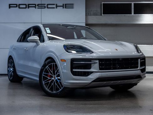 New 2026 Porsche Cayenne GTS AWD/4WD image 10