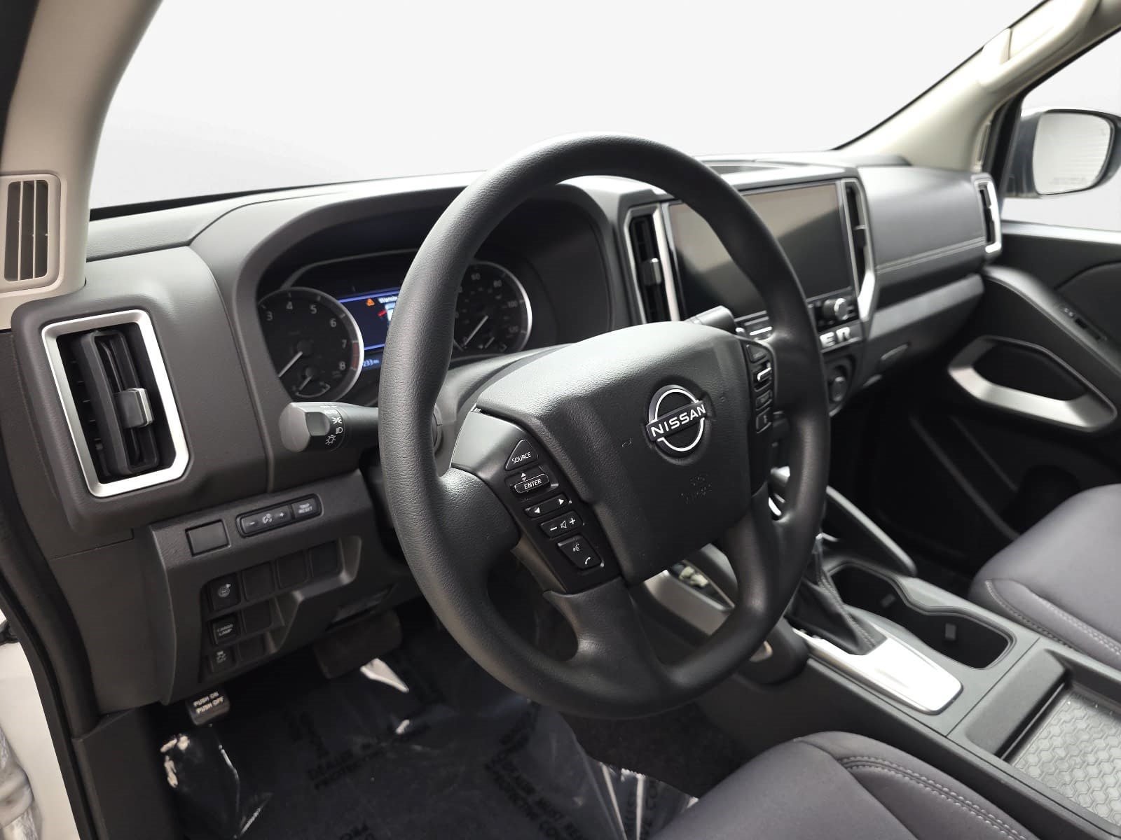 Used 2025 Nissan Frontier SV RWD image 13
