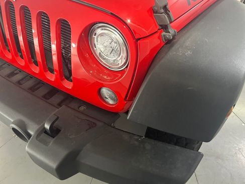 Used 2017 Jeep Wrangler Unlimited Rubicon w/ Connectivity Group image 35