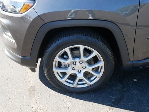 Used 2022 Jeep Compass Latitude image 8