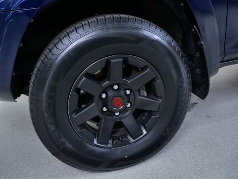 Used 2022 Toyota 4Runner TRD Off-Road Premium AWD/4WD image 11