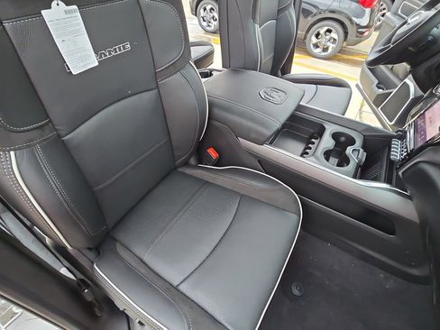 New 2025 RAM 2500 Laramie w/ Night Edition AWD/4WD image 10