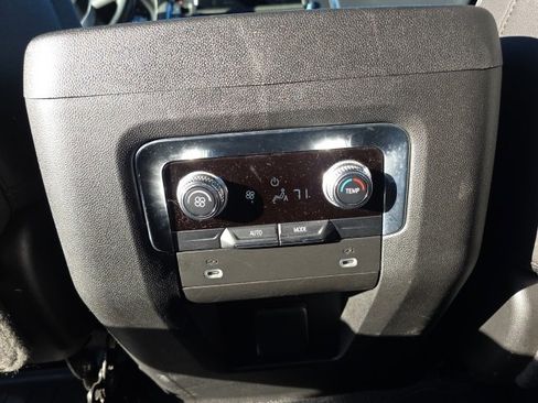 Used 2023 GMC Yukon SLT image 30