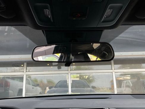 Used 2025 Toyota Camry SE image 18