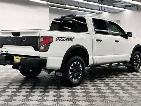 Used 2024 Nissan Titan PRO-4X w/ Pro-4x Convenience Package image 12