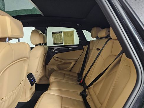 Used 2017 Porsche Macan S image 19