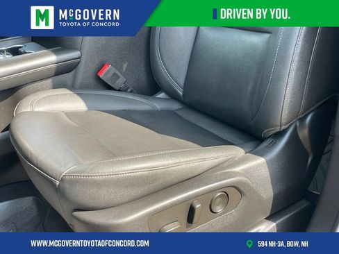 Used 2023 Chevrolet Suburban Z71 AWD/4WD image 12