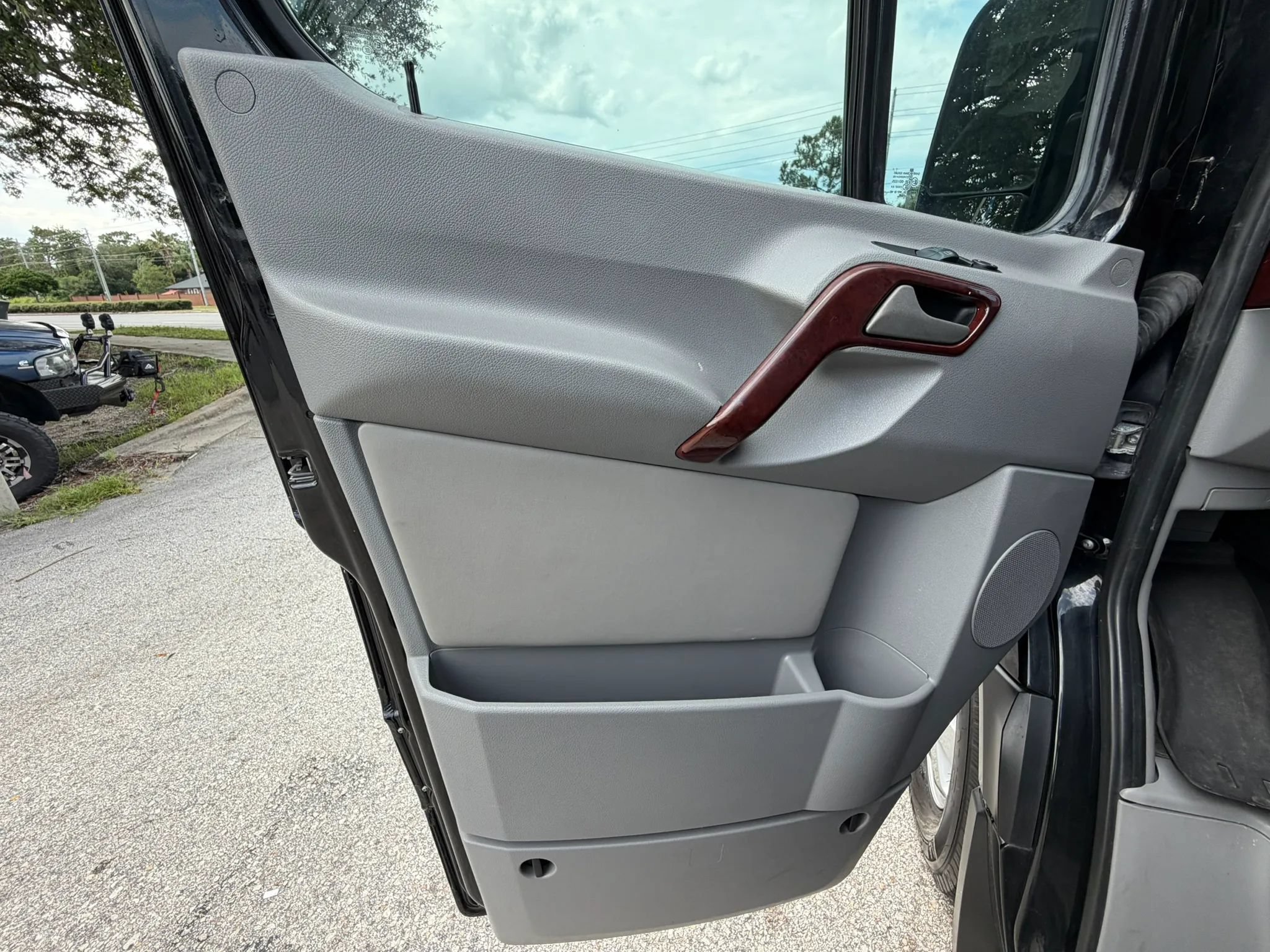 Used 2012 Mercedes-Benz Sprinter 2500 image 26