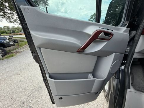 Used 2012 Mercedes-Benz Sprinter 2500 image 26
