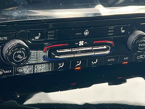 New 2025 Jeep Grand Cherokee L Altitude image 14