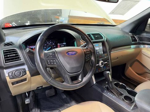 Used 2017 Ford Explorer Limited image 19