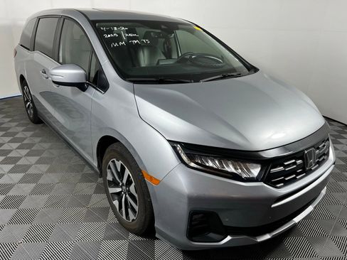 Used 2025 Honda Odyssey EX-L image 3