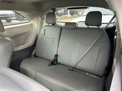 Used 2024 Toyota Sienna XLE image 14