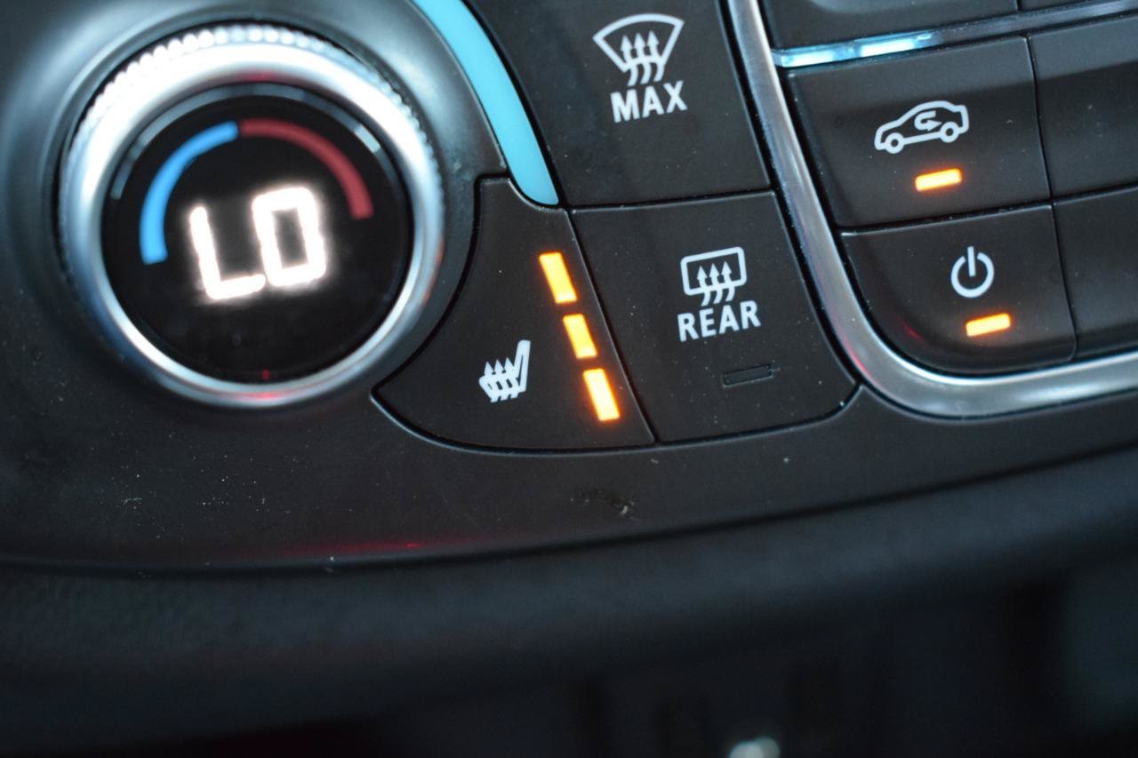 Used 2020 Chevrolet Traverse LT FWD image 30