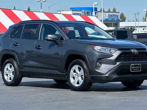 Used 2020 Toyota RAV4 XLE w/ Convenience Package FWD image 5
