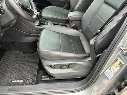 Used 2020 Volkswagen Tiguan SE w/ Panoramic Sunroof Package FWD image 24