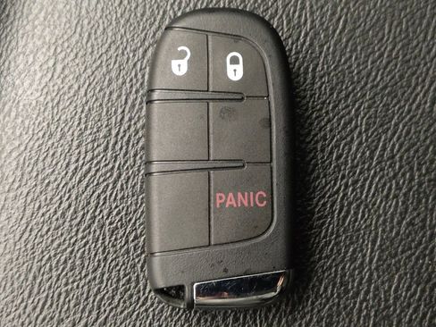 Used 2020 Jeep Compass Latitude FWD image 32