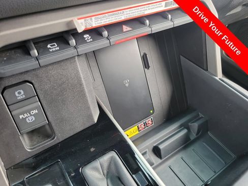 Used 2025 Toyota Tundra Limited AWD/4WD image 12