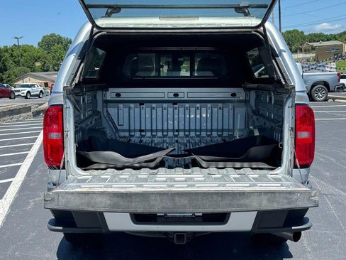 Used 2018 Chevrolet Colorado LT w/ LT Convenience Package RWD image 5