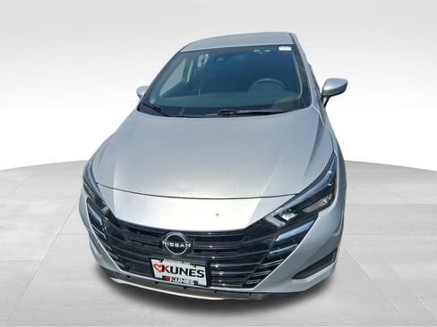 Used 2025 Nissan Versa SV image 6