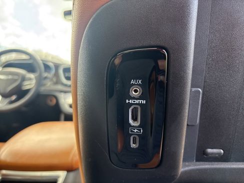 Used 2022 Chrysler Pacifica Pinnacle FWD image 45