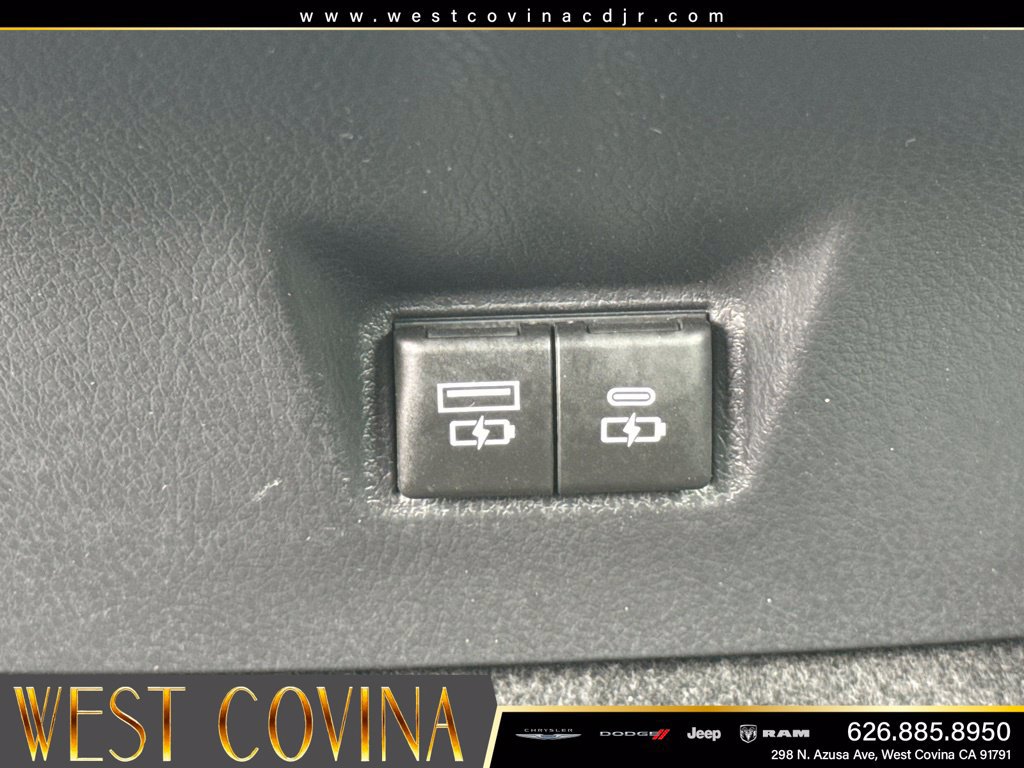 Used 2025 Toyota Camry LE FWD image 33