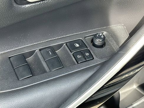 Used 2022 Toyota Corolla XSE FWD image 18
