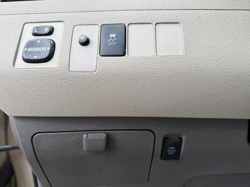 Used 2011 Toyota Sienna LE FWD image 30