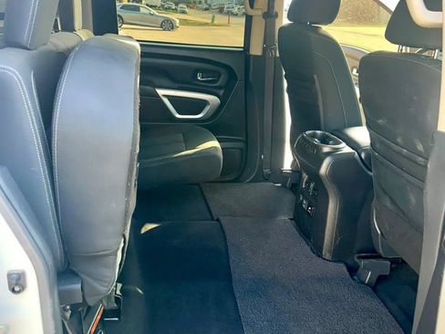 Used 2019 Nissan Titan SV w/ SV Convenience Package RWD image 15
