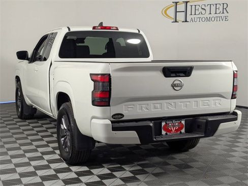 Used 2025 Nissan Frontier SV image 5