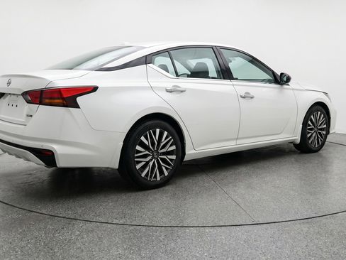 Used 2025 Nissan Altima 2.5 SV FWD image 9