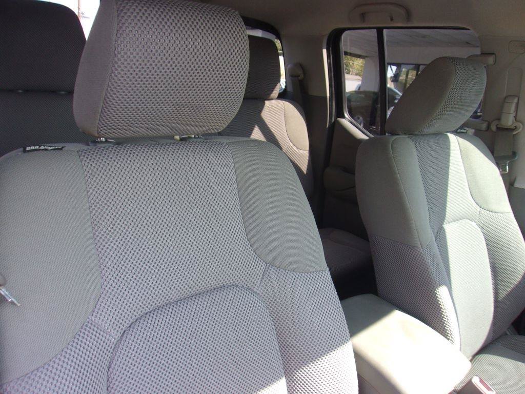 Used 2017 Nissan Frontier SV w/ SV Value Truck Package RWD image 16