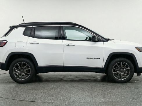 Used 2025 Jeep Compass Trailhawk AWD/4WD image 11