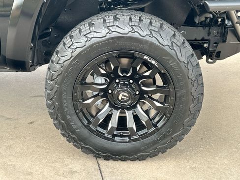 Used 2022 Toyota Tacoma Limited image 10