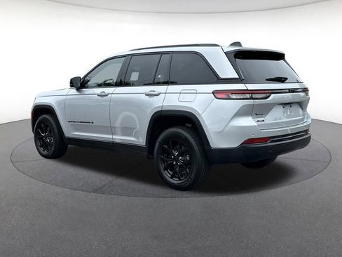 Certified 2025 Jeep Grand Cherokee Altitude AWD/4WD image 3
