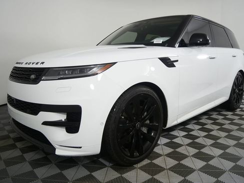 Used 2025 Land Rover Range Rover Sport Dynamic SE image 8