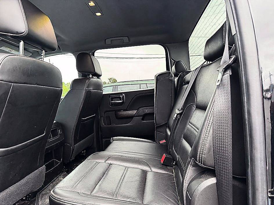 Used 2018 GMC Sierra 2500 Denali w/ Duramax Plus Package AWD/4WD image 15
