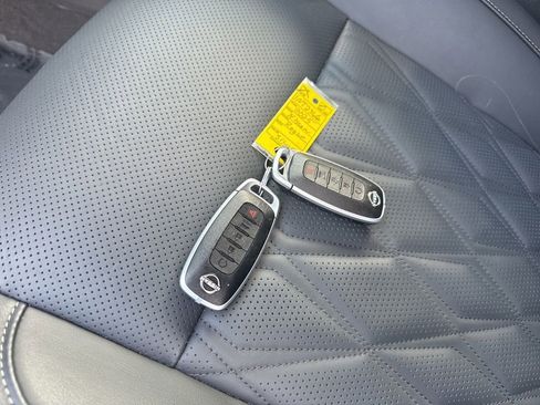 Used 2025 Nissan Rogue Platinum FWD image 36
