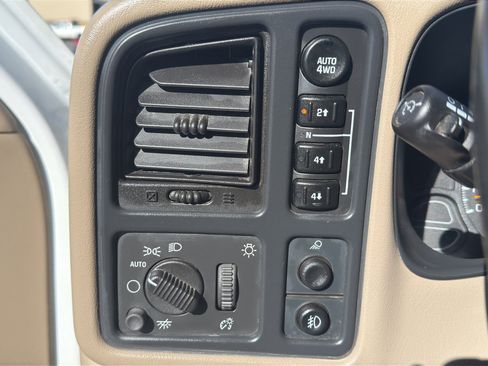 Used 2004 Chevrolet Silverado 1500 LS w/ Light Duty Power Package AWD/4WD image 14