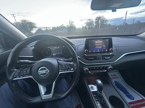 Used 2020 Nissan Altima 2.5 SR w/ Premium Package image 9